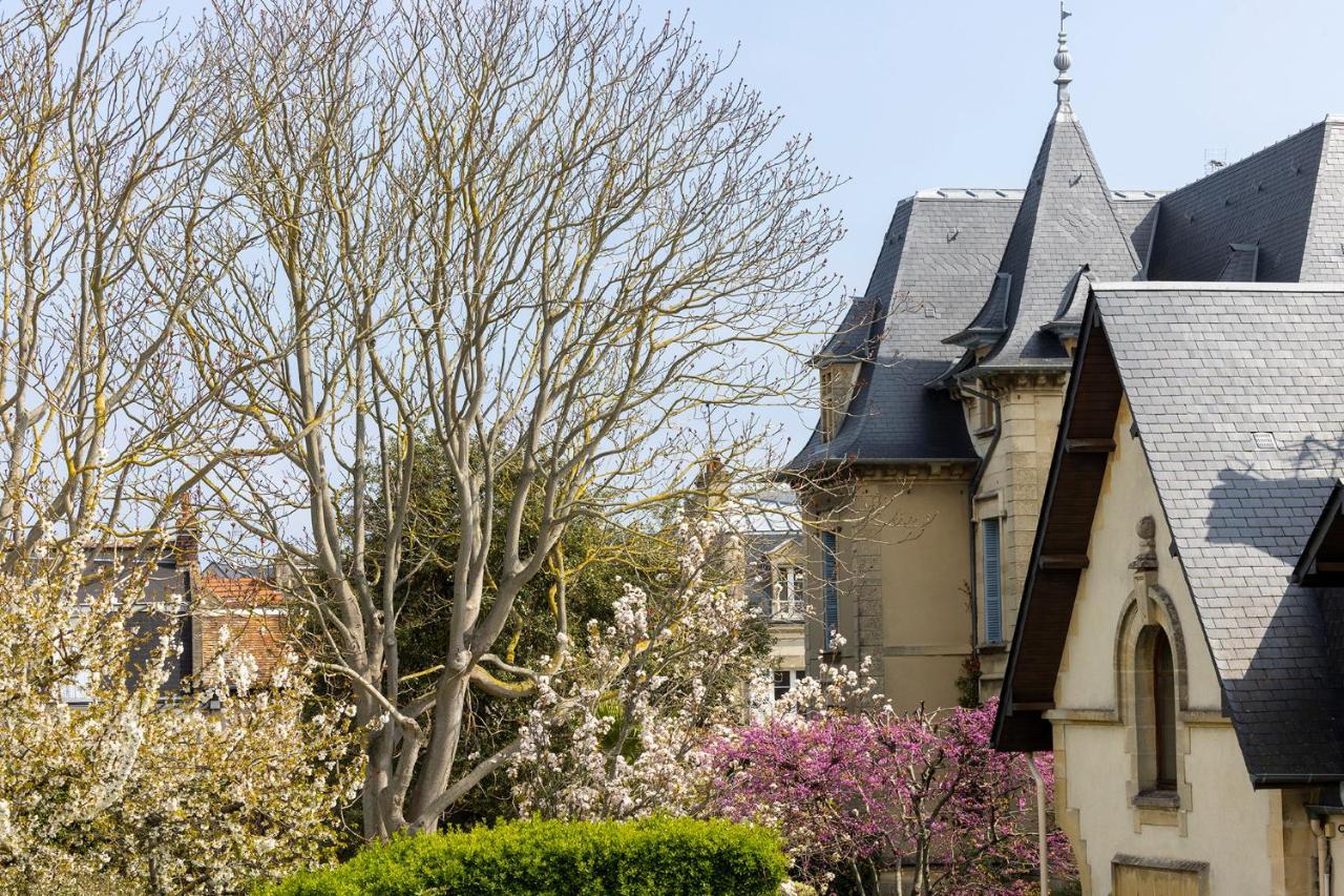 Hotel De Lion Sur Mer Exterior photo